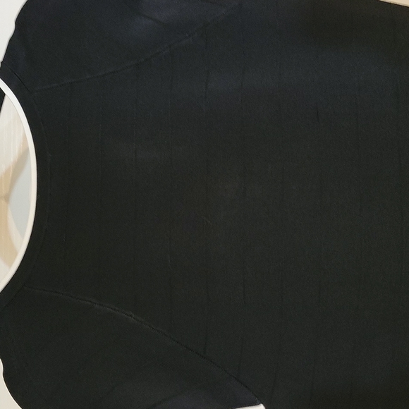 EUC WHBM Thick Sweater Top with Gorgeous Ribbed Detail. - Picture 4 of 9